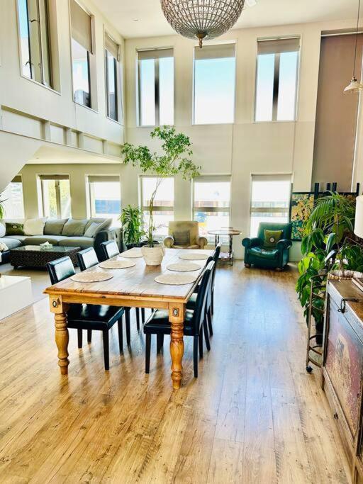 Stunning New York Loft Gallery Christchurch Dış mekan fotoğraf
