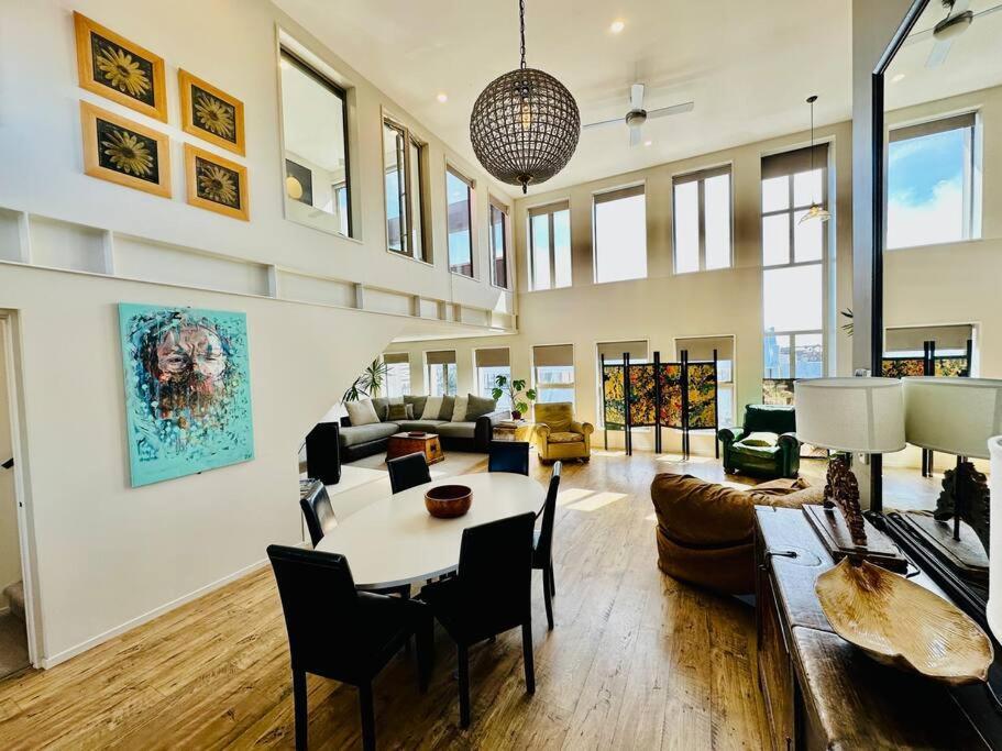 Stunning New York Loft Gallery Christchurch Dış mekan fotoğraf