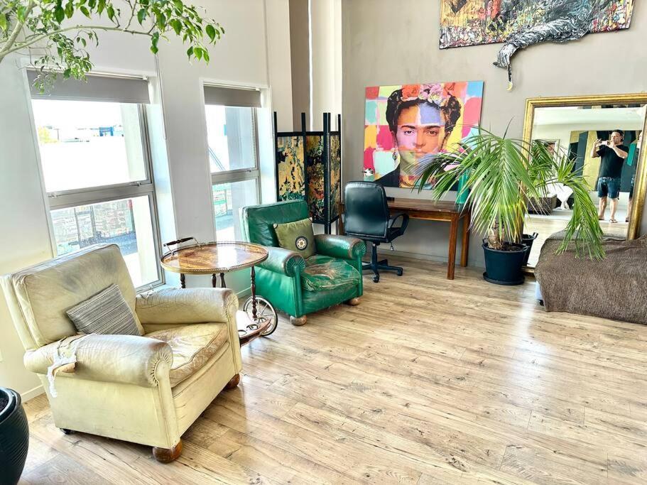 Stunning New York Loft Gallery Christchurch Dış mekan fotoğraf